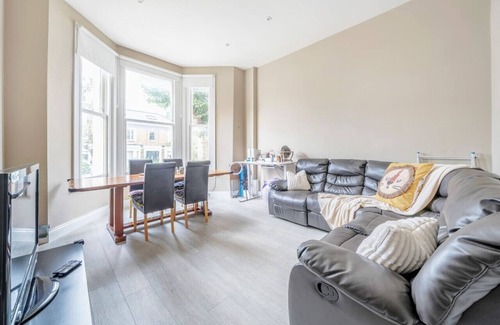 Kilburn Apartment | Stylish Flat Near Central London