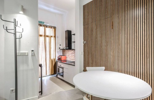 Embajadores Apartment | Stylish Flat Near Plaza Mayor & La Latina