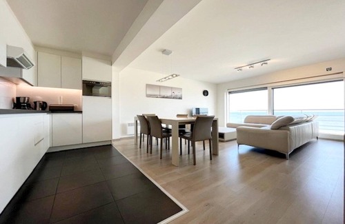 Wenduine Apartment | Stylish Flat with Sea Views