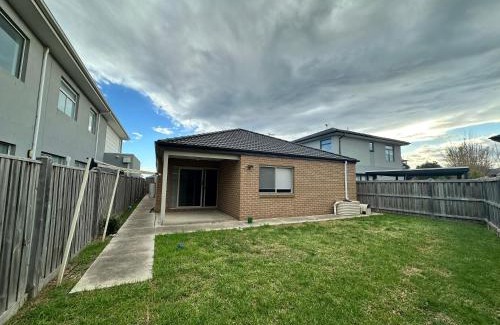Point Cook House | Stylish four bedroom family retreat in Saltwater Coast