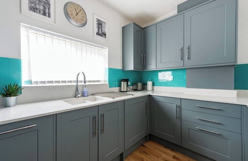 Sands End Apartment | Stylish Fulham Retreat – 3-Bed, 2-Bath Flat with Easy Access to London Sites