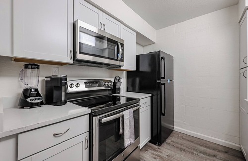 South Scottsdale Apartment | Stylish FULL 1BR Retreat w/Sofa Bed, Shopping & Bars