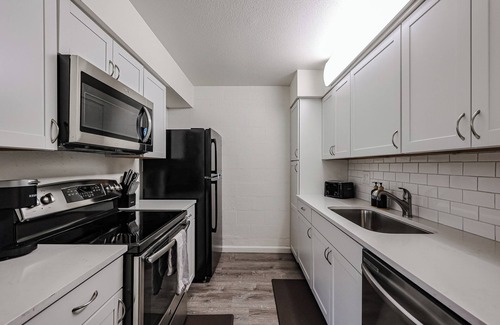 South Scottsdale Apartment | Stylish FULL 1BR Retreat w/Sofa Bed, Shopping & Bars