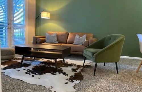 Legacy Park Apartment | Stylish, fully functional Living