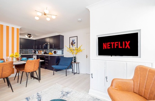 Southsea Apartment | Stylish Garden Flat near Beach