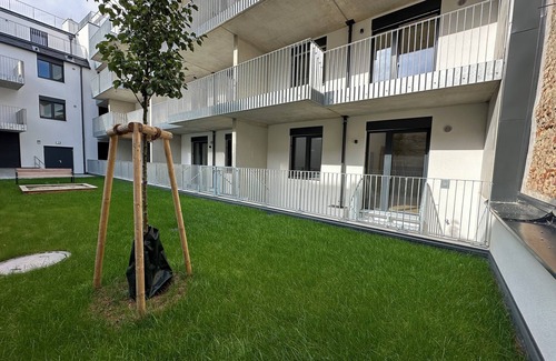 Rudolfsheim-Funfhaus Apartment | Stylish Garden Apartment in Vienna – Peaceful Retreat near Schönbrunn Palace