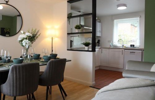 Cambridge House | Stylish Cambridge Home with Garden