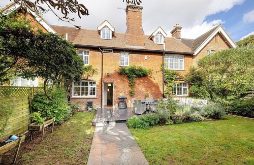 Stansted House | Stylish 3-Bed Home Close to Stansted Airport