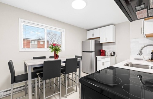 Hazel Park Apartment | Stylish Gem in Hazel Park | 1BA | 2BD