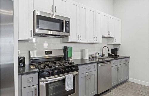 Constable Hook Apartment | Stylish Getaway Free Parking 30Min to NYC