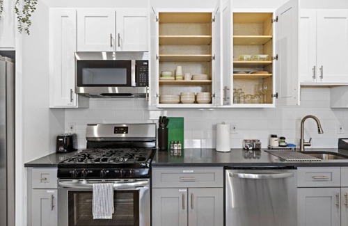 Constable Hook Apartment | Stylish Getaway Free Parking 30Min to NYC