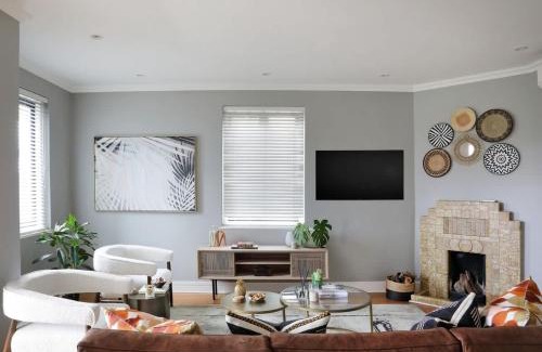 Green Point Apartment | Stylish Green Point Apartment with Pool Access