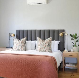 Green Point Apartment | Stylish Green Point Apartment with Pool Access