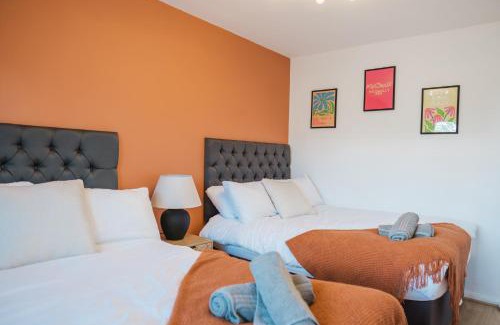 Manchester City Centre Apartment | Stylish Group Stay, Sleeps 12, Free Parking, by Manchester Piccadilly