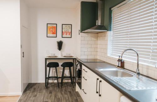 Manchester City Centre Apartment | Stylish Group Stay, Sleeps 12, Free Parking, by Manchester Piccadilly