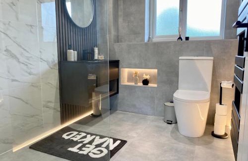 Manchester City Centre Apartment | Stylish Group Stay, Sleeps 12, Free Parking, by Manchester Piccadilly