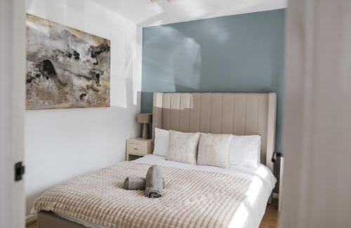 Manchester City Centre Apartment | Stylish Group Stay, Sleeps 12, Free Parking, by Manchester Piccadilly