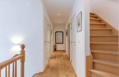 Sint-Andries Villa | Stylish Guest Rooms: Free Bikes, Terrace & Parking