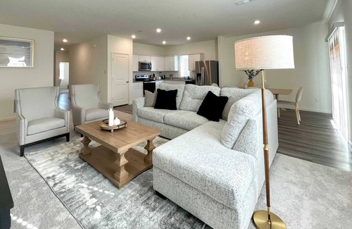 Fort Worth House | Stylish Haven on Glen Crossing Rd #42036