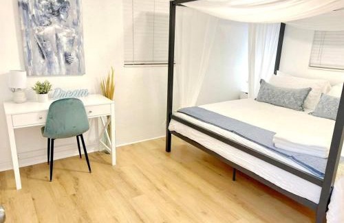 St. Petersburg - Clearwater House | Stylish Heated Pool House Near The Beach