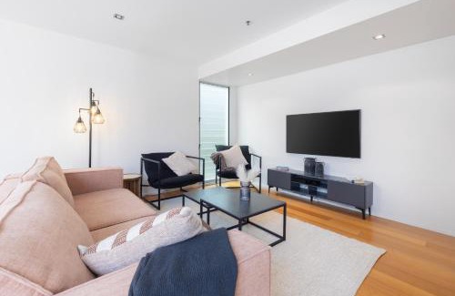 Teneriffe Apartment | Stylish Heritage 2BR Loft near City and River with Pool and Free Parking