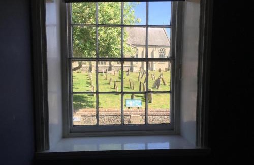 Stalham Apartment | Stylish Historic Apartment - Sleeps 3 & Parking