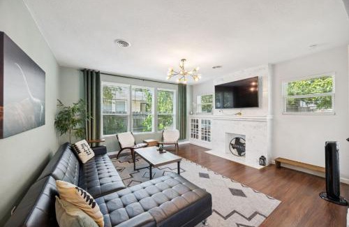 Oak Cliff House | Stylish Historic Home Near Bishop Arts 5 min