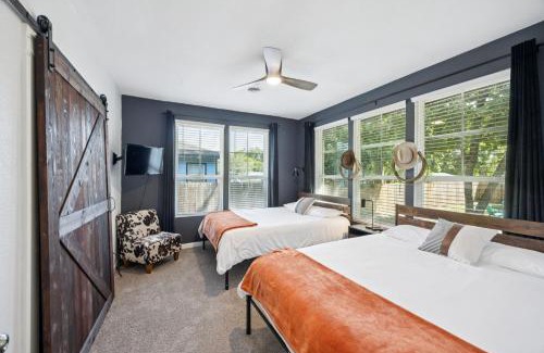 Oak Cliff House | Stylish Historic Home Near Bishop Arts 5 min