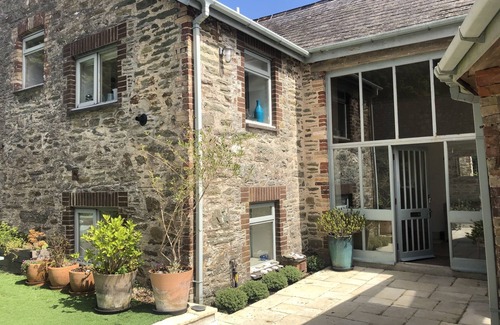 Salcombe House | Stylish holiday barn by beaches and coast, above Salcombe estuary