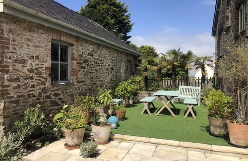 Salcombe House | Stylish holiday barn by beaches and coast, above Salcombe estuary