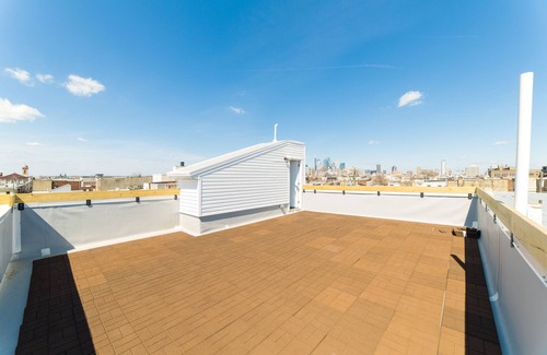 East Passyunk Crossing House | Stylish Home 4BD/4BATH/2 Indoor Car Garage near all Stadiums and Center City