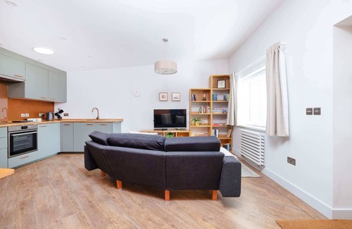 Inchbrook House | Stylish Home, Beautiful Views & Parking, Stroud
