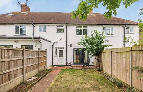 New Malden Apartment | Stylish Home in New Malden: Comfort and Tranquility
