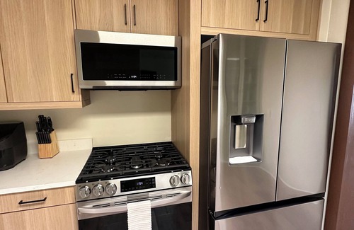 North Campus House | Stylish home, near UNM, Downtown, Old Town & Nob Hill