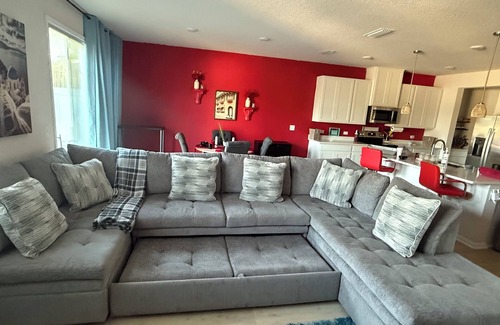 Hyde Park House | Stylish Home Near Riverside/San Marco 6 Miles from TIAA Bank Field