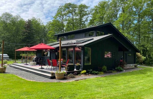 Lummi Island House | Stylish Home on Private 5 Acres- EV Charger