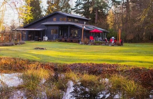 Lummi Island House | Stylish Home on Private 5 Acres- EV Charger