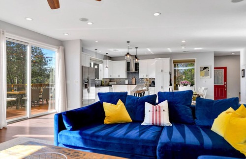 Glencoe House | Stylish Home, Stunning Views and Private Hot Tub!