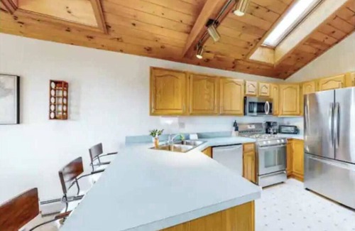 Mount Holly House | Stylish home w/WD, stunning views, mins to Okemo