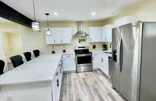 North San Antonio - SAT House | Stylish Home with Backyard In San Antonio