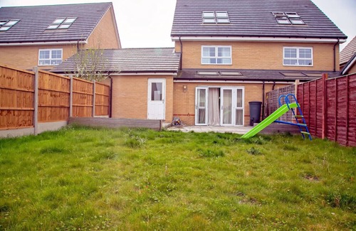 Stanford-le-Hope Apartment | Stylish home with private garden