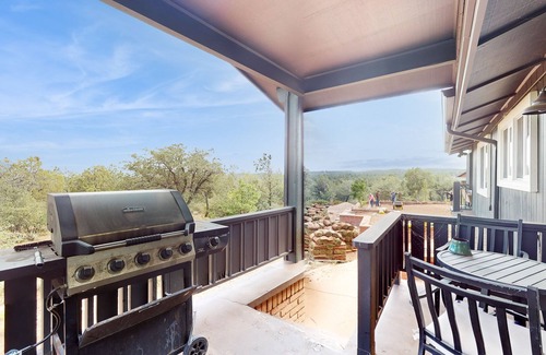 Show Low House | Stylish home with spacious deck, W/D and stocked kitchen