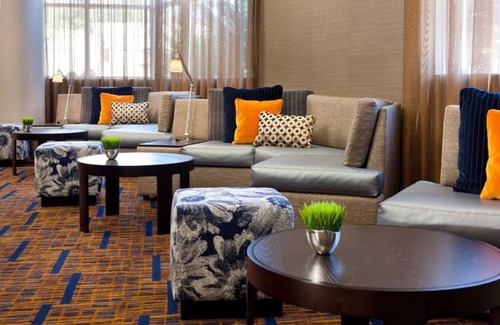 Emeryville Hotel | Stylish Hotel! Minutes from Morcom Amphitheater of Roses