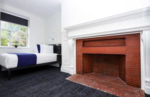 Fenway–Kenmore Apartment | Stylish Hotel Room in Boston's Fenway - Unit #107