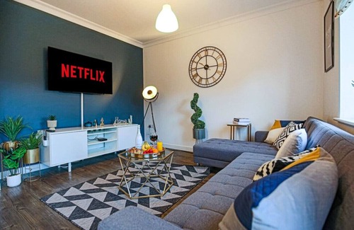 Bletchley House | Stylish House - Free Parking, Fast Wifi & SmartTV
