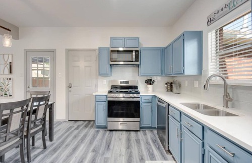 Flower Mound House | Stylish House w playset ,Game room &BBQ near DFW airport ,Gaylord sleeps 10-14