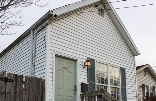 Phoenix Hill House | Stylish House Walking Distance from the Fun of the Highlands!