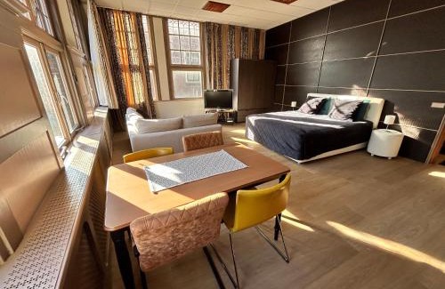 Dordrecht Apartment | Stylish independent Studio S1, City Centre Dordrecht