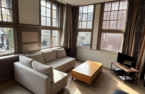 Dordrecht Apartment | Stylish independent Studio S1, City Centre Dordrecht
