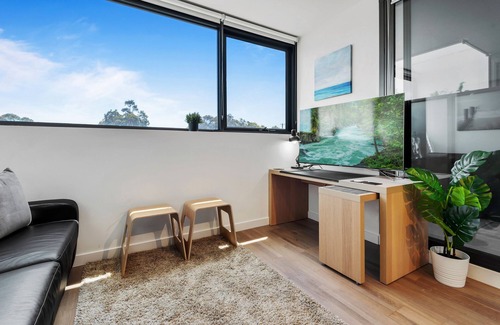 Brunswick Apartment | Stylish Inner-City Apartment in Great Location